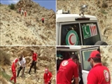 کمک‌رسانی به یک مرد ۶۲ ساله در ارتفاعات کوهستانی روستای لومان توسط جمعیت هلال احمر دماوند